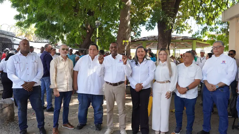 Plan Nacional de Titulación beneficia a 800 familias en sectores El Prado y Buenos Aires, Azua
