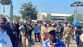 Ciudadanos haitianos protestan en puente fronterizo por muerte de Stephora Joseph en Santiago
