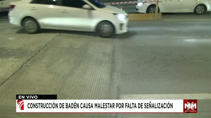 "Policías acostados" en el malecón causan taponamientos y quejas por falta de señalización