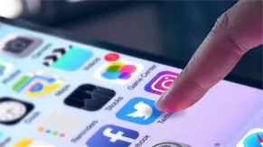 EEUU propone revisión del historial de 5 años de redes sociales a turistas de 42 países