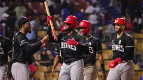 Alexander Canario conecta dos jonrones y Leones del Escogido vencen a Licey Alexander Canario conecta dos jonrones y Leones del Escogido vencen a Licey