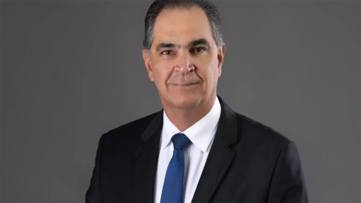 Acusan a Santiago Hazim de dirigir red de contratos irregulares en Senasa