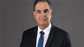 Acusan a Santiago Hazim de dirigir red de contratos irregulares en Senasa