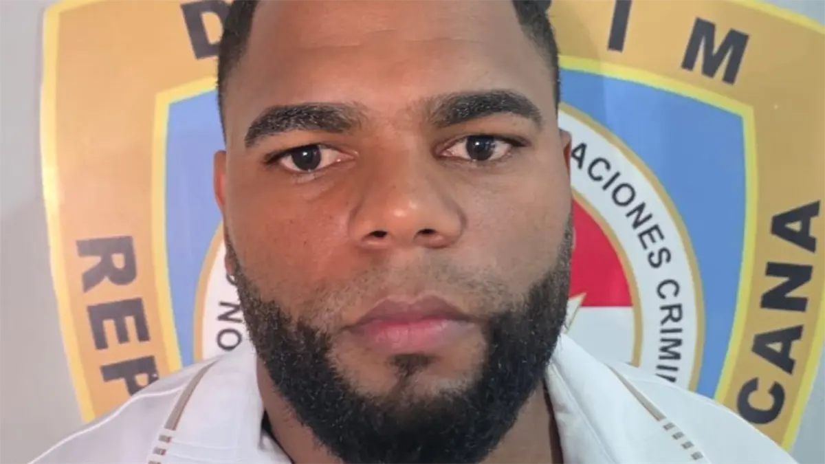 Aneudy Rafael Céspedes Ovalles, detenido por la Policía Nacional tras ser buscado por abuso de confianza y estafa.