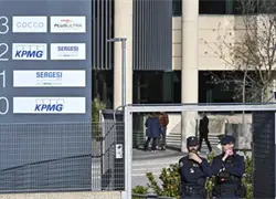 Detienen en España al dueño y al director ejecutivo de la aerolínea Plus Ultra