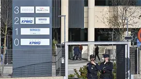 Detienen en España al dueño y al director ejecutivo de la aerolínea Plus Ultra