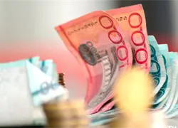 Se cobra hoy... y mañana no queda nada: el misterio del doble sueldo dominicano