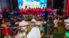 FARD y AEOFARD iluminan la Navidad con el encendido del árbol en la Base Aérea de San Isidro