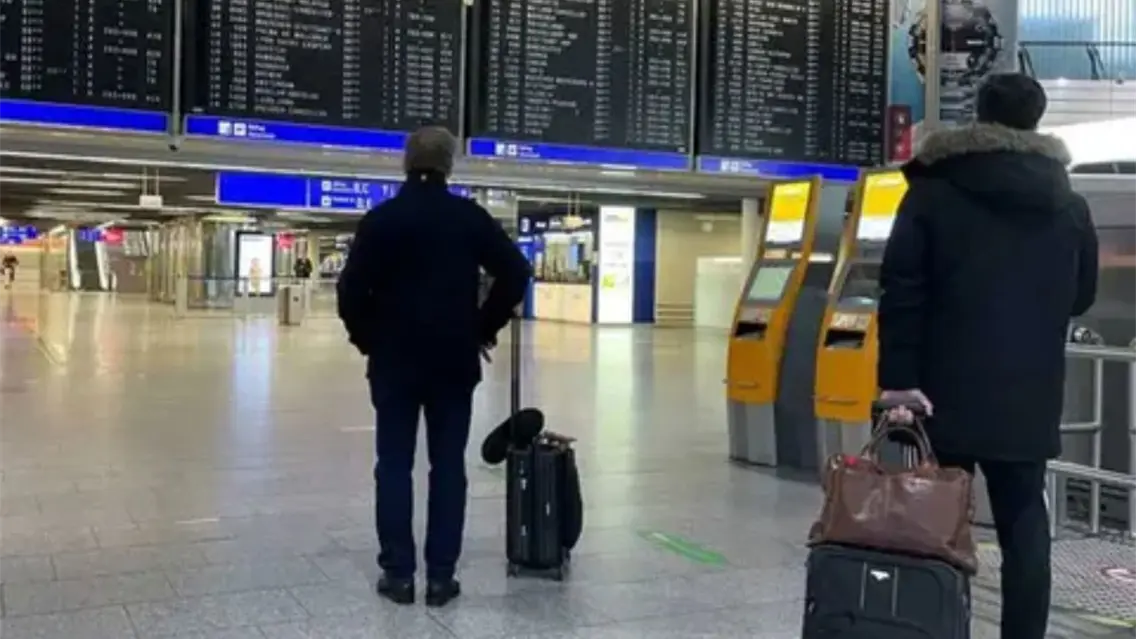 La huelga general deja decenas de vuelos cancelados y un aeropuerto casi vacío en Lisboa