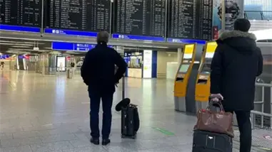 La huelga general deja decenas de vuelos cancelados y un aeropuerto casi vac&iacute;o en Lisboa