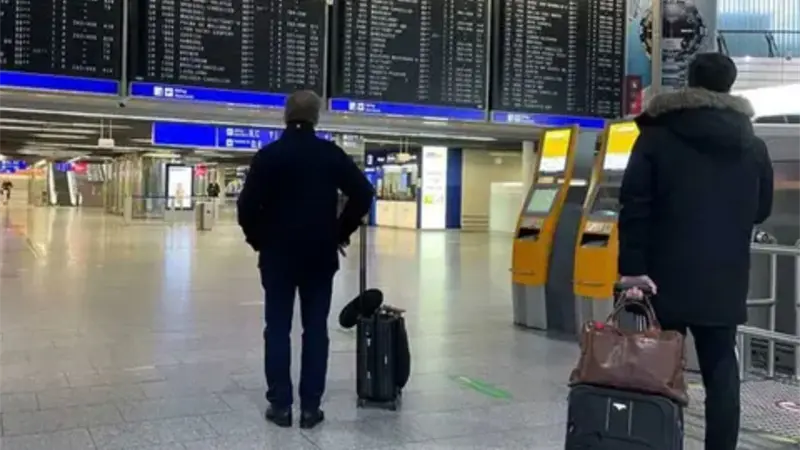 La huelga general deja decenas de vuelos cancelados y un aeropuerto casi vacío en Lisboa