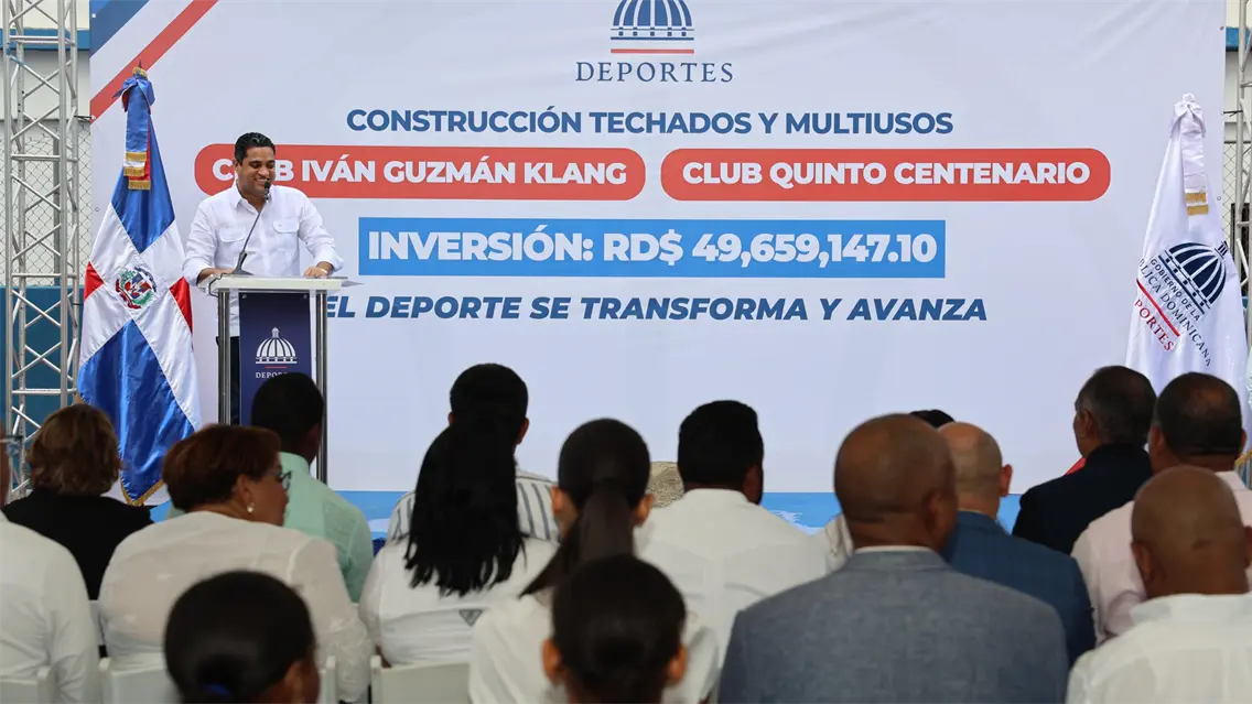 Ministro Kelvin Cruz inicia trabajos en dos techados en SDO con inversión de 49 millones