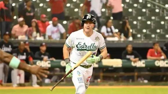 Estrellas dejan en el terreno a Leones con jonrón de Josh Lester y mucho más Estrellas dejan en el terreno a Leones con jonrón de Josh Lester y mucho más