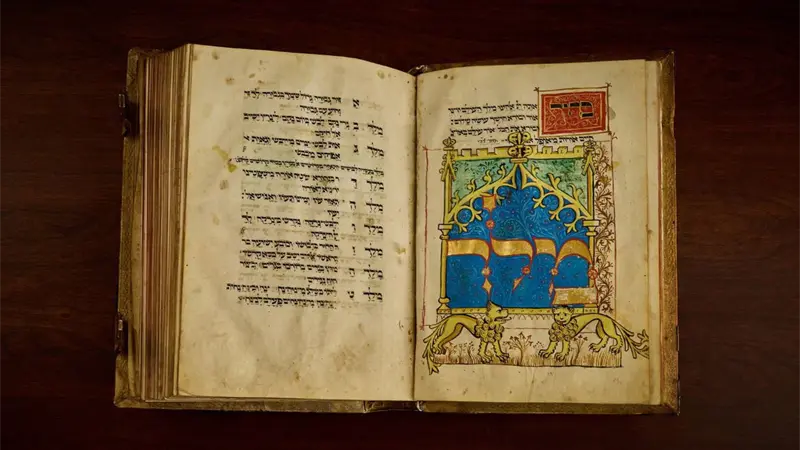 Subastan un libro judío de oraciones robado por los nazis por más de 5 millones de dólares