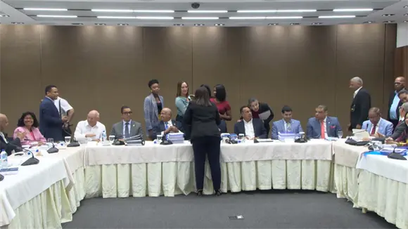 Comisión bicameral aprueba informe del Presupuesto 2026 sin incluir indexación salarial