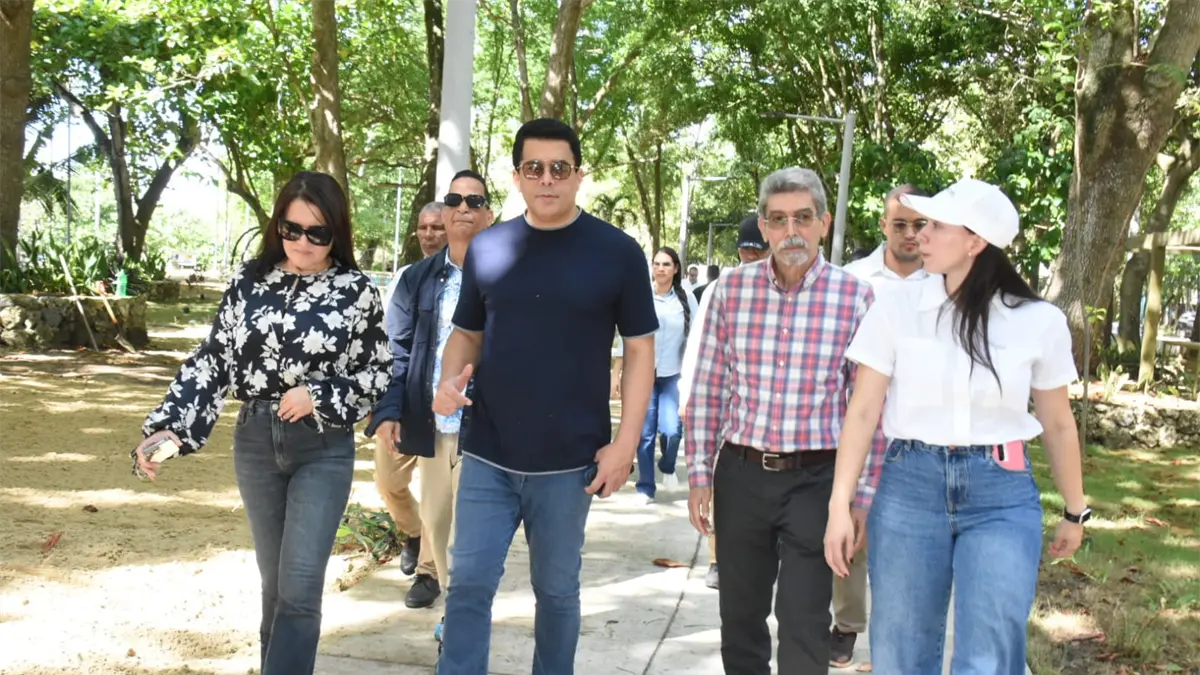 Ministro de Turismo supervisa reconstrucción del Parque Nacional Submarino La Caleta