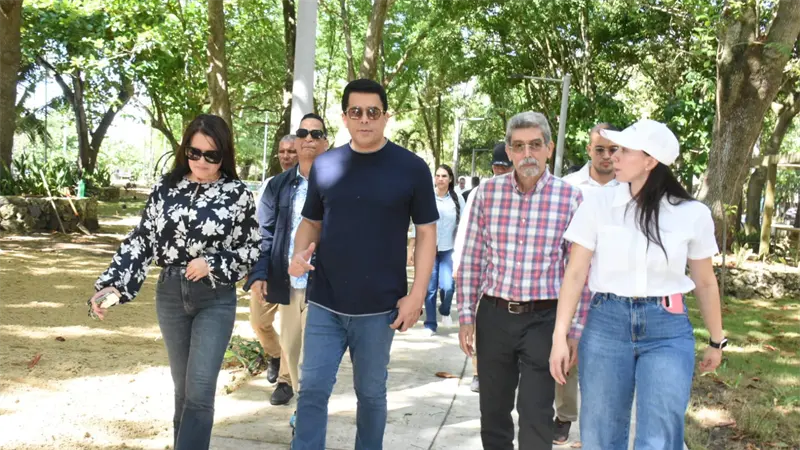 Ministro de Turismo supervisa reconstrucción del Parque Nacional Submarino La Caleta