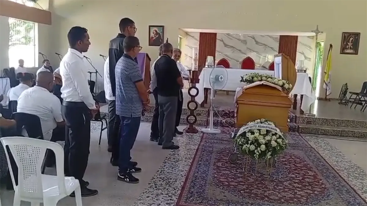 Velan en Santiago los restos de monseñor Rafael Leónidas Felipe, obispo emérito de Barahona.