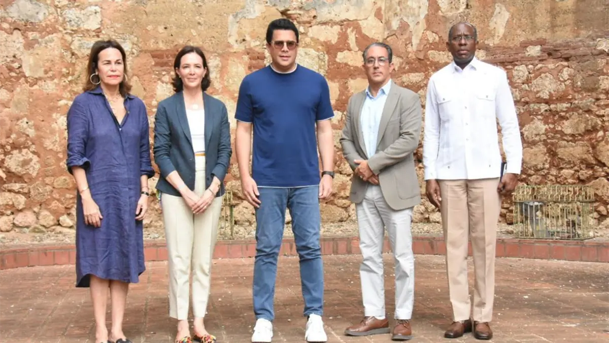 Ministro de Turismo, David Collado dió apertura a los tramos de las calles 19 de Marzo y Hostos en la Ciudad Colonial.