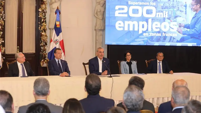 Abinader celebra cifra récord de 200,134 empleos directos en zonas francas