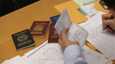 Desmantelan en Colombia red que tramitaba pasaportes para dominicanos prófugos de Justicia
