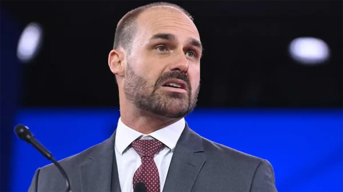 Eduardo Bolsonaro, hijo del expresidente ultraderechista Jair Bolsonaro | Retiro sanciones juez brasileño genera rechazo