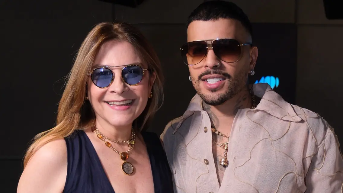 Carolina Mejía se reúne con Rauw Alejandro previo a su concierto gratuito en Santo Domingo Carolina Mejía se reúne con Rauw Alejandro previo a su concierto gratuito en Santo Domingo