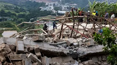 Al menos tres muertos por el derrumbe de un templo hindú en construcción en Sudáfrica Al menos tres muertos por el derrumbe de un templo hindú en construcción en Sudáfrica