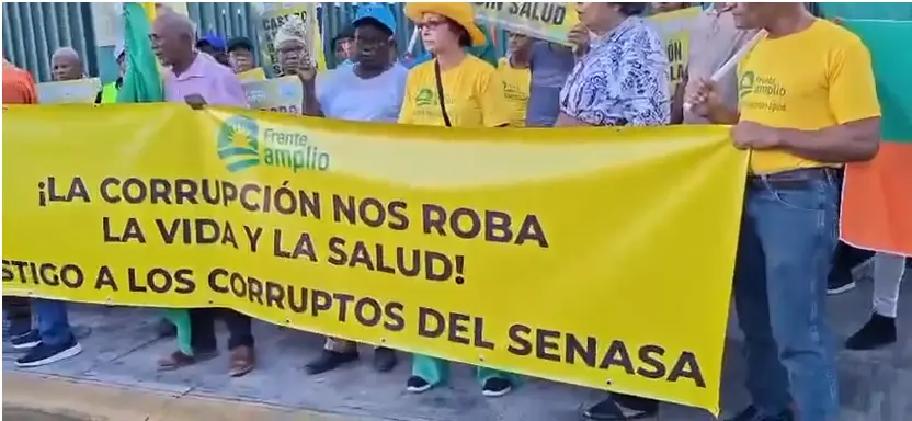 Frente Amplio realiza sexta caminata protesta por corrupción en Senasa y salida de fuerzas militares extranjeras