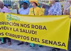 Frente Amplio realiza sexta caminata protesta por corrupción en Senasa y salida de fuerzas militares extranjeras