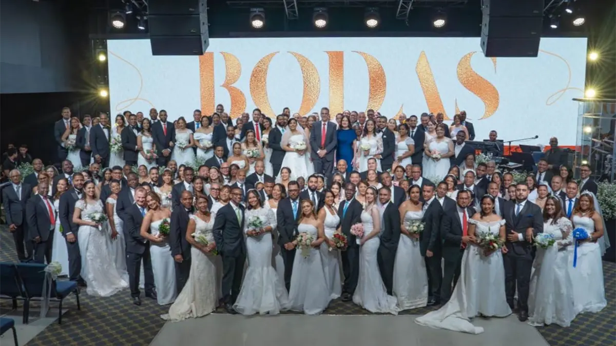 76 parejas apuestan al amor y a Dios en emotivas bodas colectivas