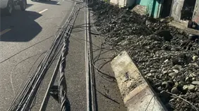 Edesur trabaja para reponer postes derribados durante excavaciones en Villa Altagracia Edesur trabaja para reponer postes derribados durante excavaciones en Villa Altagracia