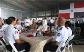 Abinader comparte almuerzo con la Armada y la Fuerza Aérea; reafirma respaldo a las Fuerzas Armadas