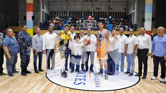 Ministro Kelvin Cruz entrega remozamiento del polideportivo y aporta al torneo de Barahona Ministro Kelvin Cruz entrega remozamiento del polideportivo y aporta al torneo de Barahona