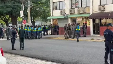 Amplio despliegue policial en el Palacio de Justicia ante decisión judicial por caso Senasa Amplio despliegue policial en el Palacio de Justicia ante decisión judicial por caso Senasa