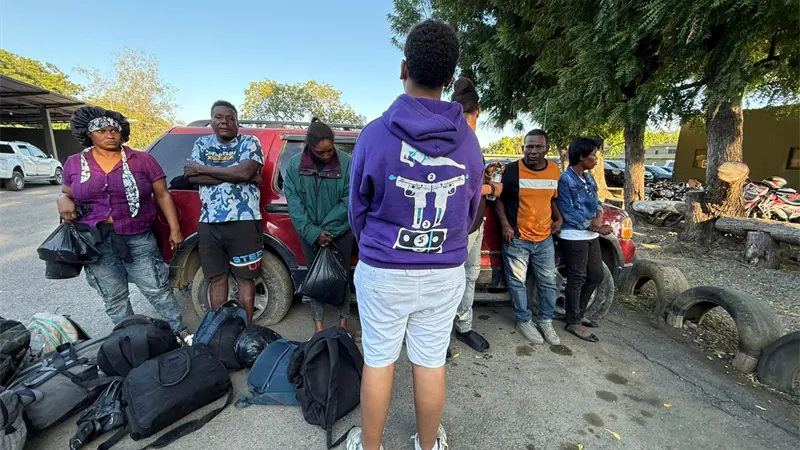 Detienen veh&iacute;culos en operativo migraci&oacute;n irregular en &Aacute;mina con haitianos y menor dominicano