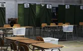 Abren los colegios electorales en Chile para el balotaje presidencial entre Jara y Kast