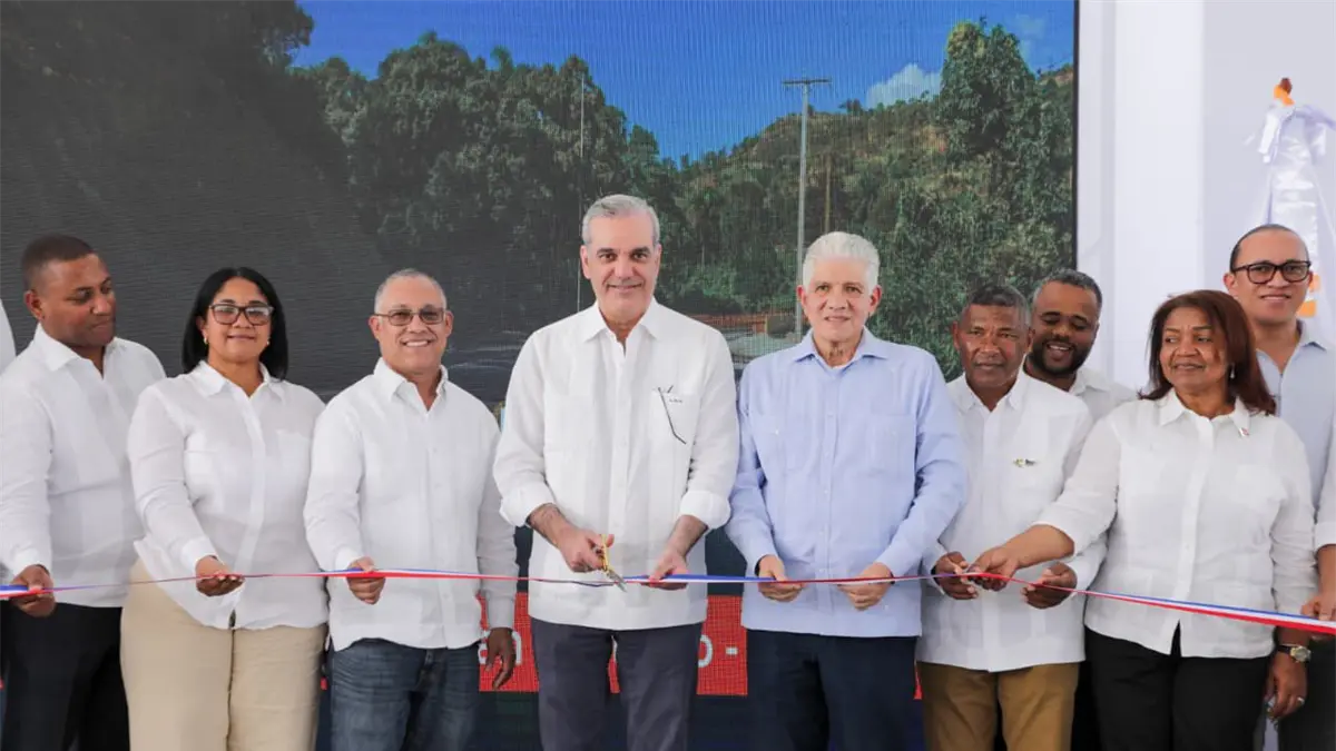 Abinader resalta impacto turístico y agrícola tras inaugurar carretera El Cercado–Juan Santiago–Hondo Valle