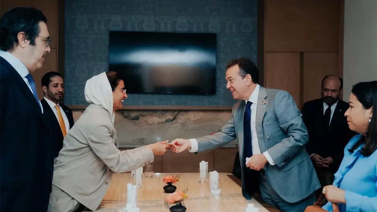 El Ministro Bisonó se reunió con Noura AlKaabi, Ministra de Estado del Ministerio de Relaciones Exteriores de los Emiratos Árabes Unidos en octubre de este año.