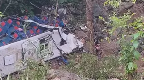 Al menos 12 muertos y 20 heridos al volcar autobús con estudiantes en noroeste de Colombia