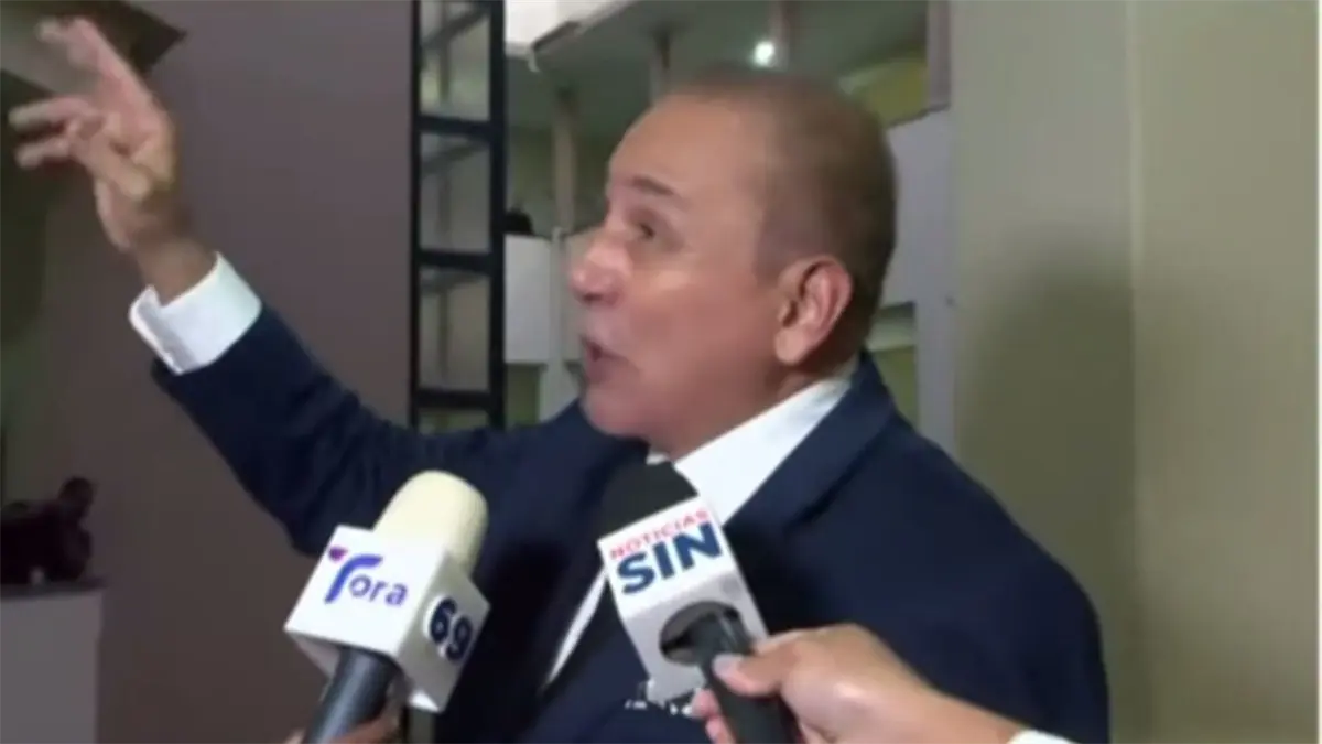 El abogado Carlos Balcácer, representante legal de Rafael Martínez Hazim, uno de los imputados en el presunto desfalco millonario al Seguro Nacional de Salud (Senasa).