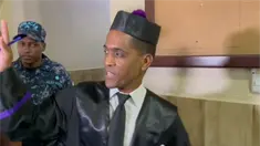 Juez Rigoberto Sena llega pasadas las 9:00 de la noche y atribuye retraso a la ponderación del caso