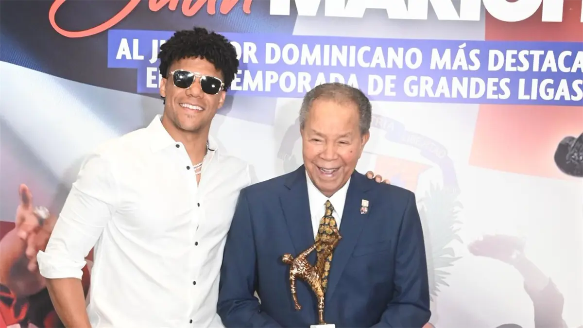 Don Juan Marichal entrega premio Juan Marichal 2025 a Juan Soto como mejor jugador dominicano