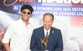 Don Juan Marichal entrega premio Juan Marichal 2025 a Juan Soto como mejor jugador dominicano