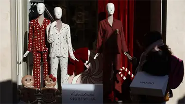 La Navidad cambia el protocolo de elegancia: ¿De gala o en pijama? La Navidad cambia el protocolo de elegancia: ¿De gala o en pijama?