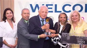 Entregan "La Antorcha de la Democracia" a exalcalde Miami y reafirma compromiso con el sistema Entregan "La Antorcha de la Democracia" a exalcalde Miami y reafirma compromiso con el sistema