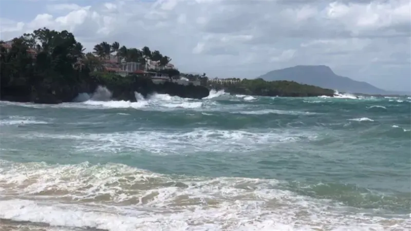 COE informa deterioro de condiciones mar&iacute;timas en costa norte de Rep&uacute;blica Dominicana