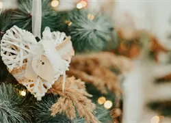 El origen de las decoraciones navide&ntilde;as y c&oacute;mo se convirtieron en un negocio millonario