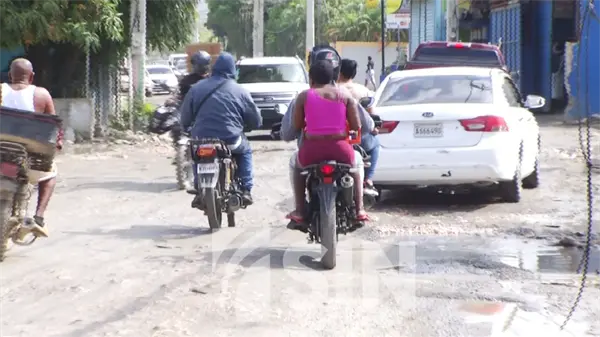 Residentes de Hato Nuevo amenazan con bloquear el tránsito por deterioro de calles