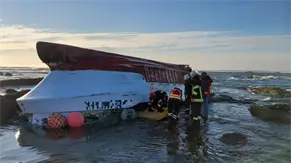 Rescatan a 3 pescadores y otros 4 permanecen desaparecidos tras un naufragio en Portugal